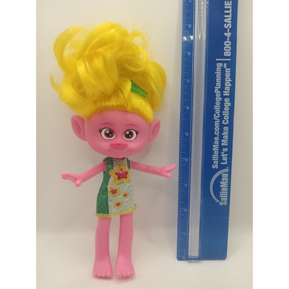 Trolls Band Together Trendsettin Fashion Doll Vibrant Yellow Hair - Viva